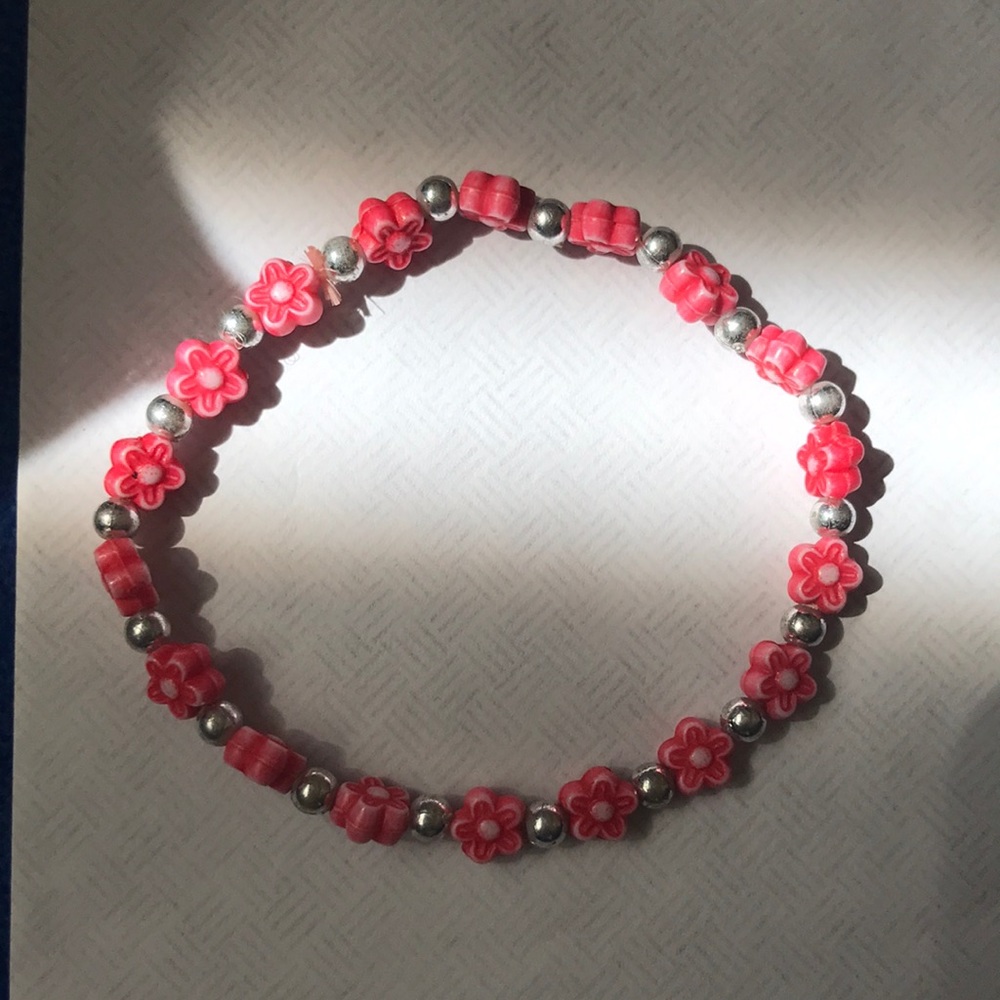 Red flower beaded bracelet one size
